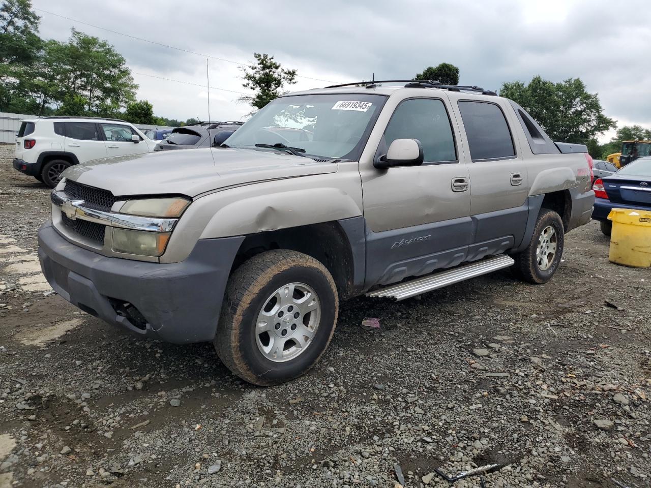 2003 Chevrolet Avalanche, VIN 3GNEK13T63G294958 — Front end