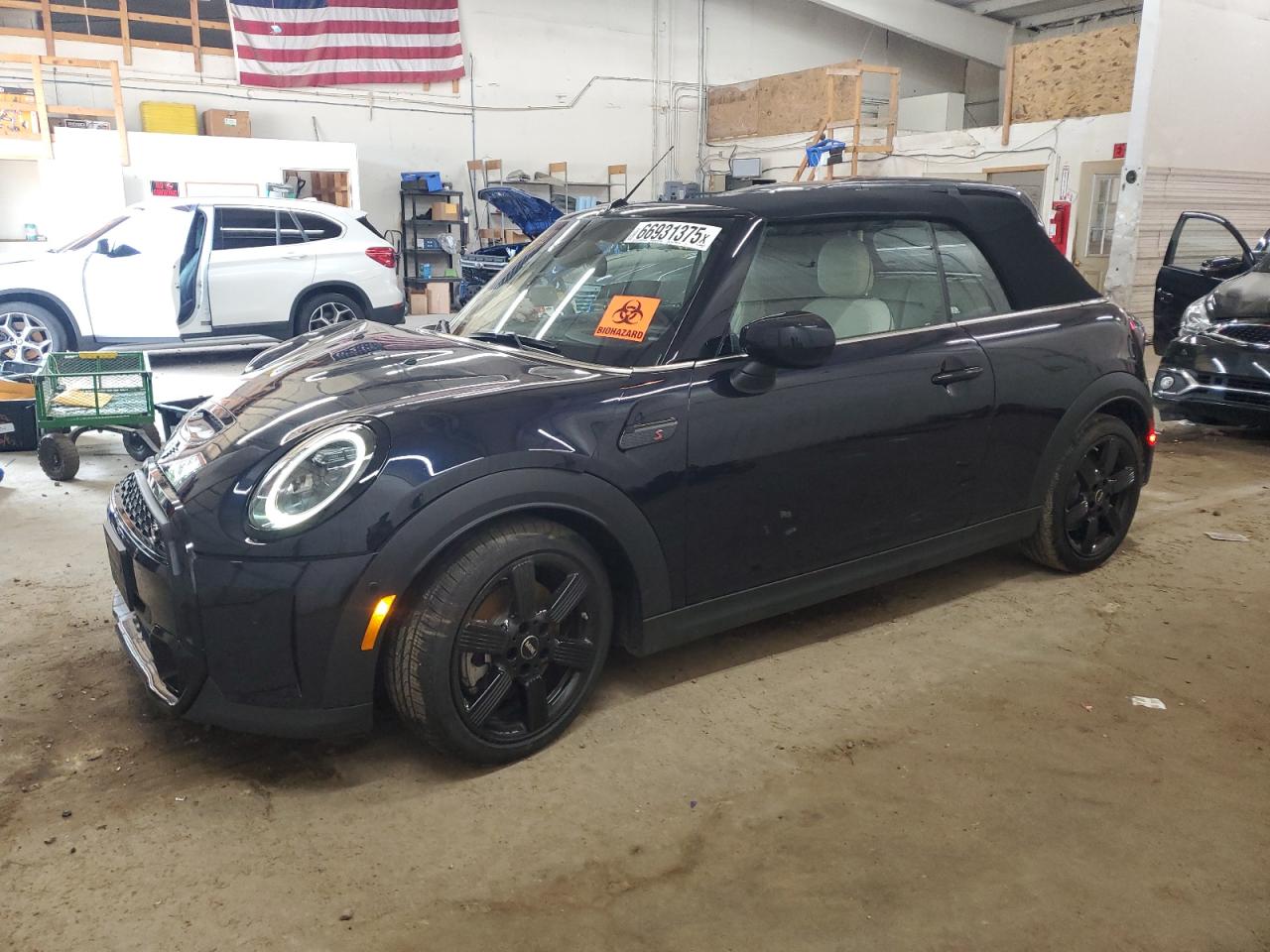 2024 MINI Convertible Cooper S, VIN WMW43DL05R3S35918 — Перед