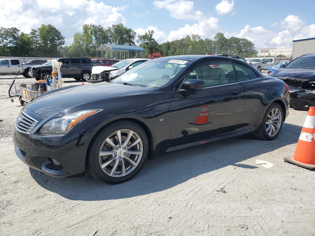 2015 Infiniti Q60, VIN JN1CV6FEXFM810129 — Auction photo