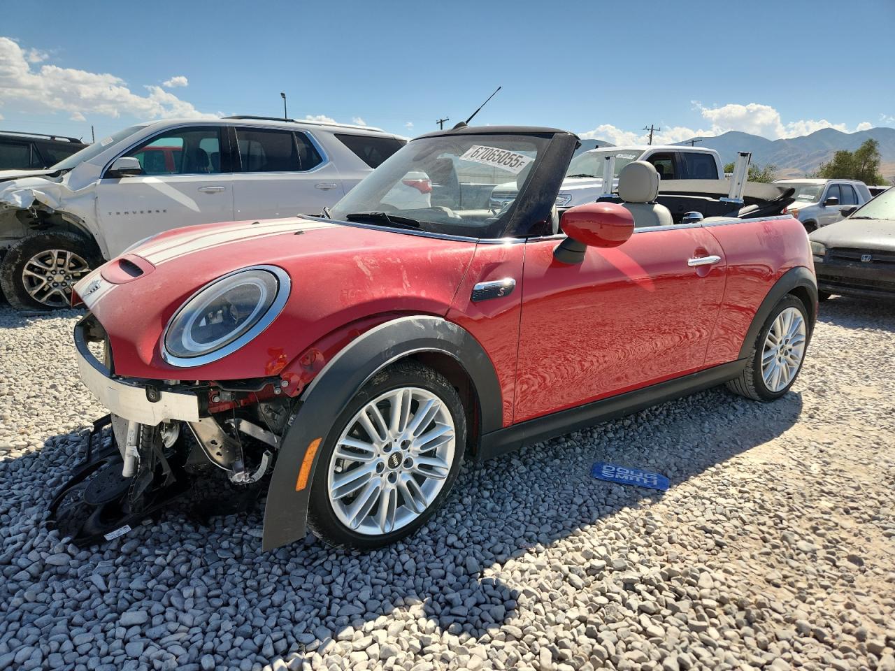 2024 MINI Convertible Cooper S, VIN WMW43DL01R3R68256 — Перед