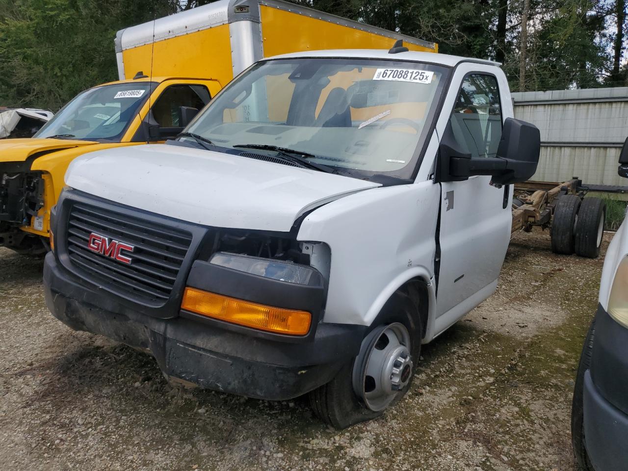 2021 GMC Savana Commercial, VIN 7GZ37TC76MN009400 — Minor dents and scratches