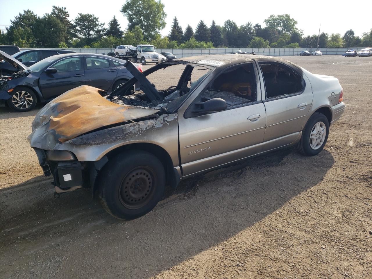 1999 Dodge Stratus, VIN 1B3EJ46X8XN514210 — Front end