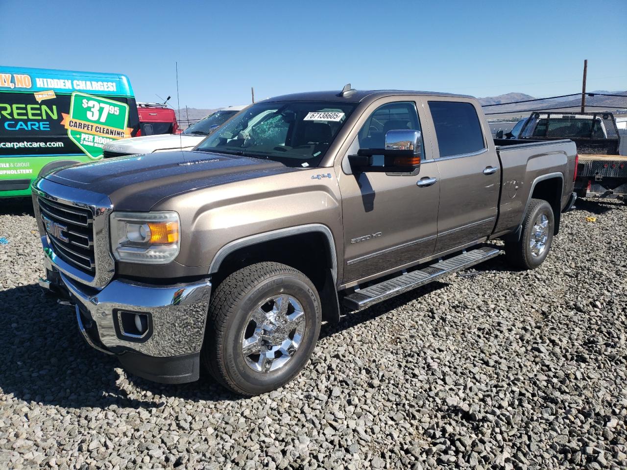 2015 GMC Sierra 3500HD SLT, VIN 1GT423E83FF631309 — Front end