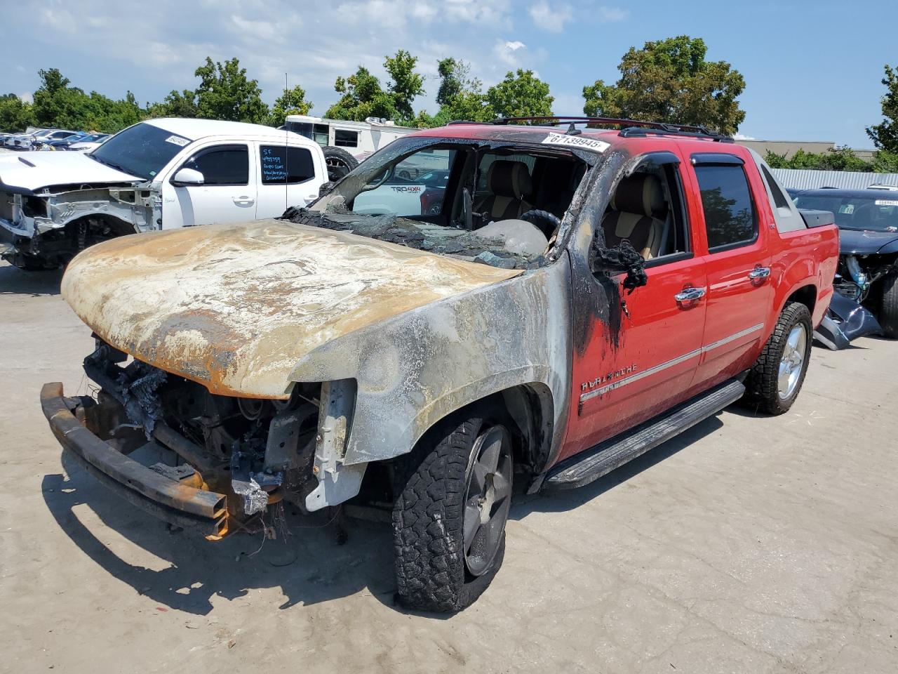 2011 Chevrolet Avalanche LTZ, VIN 3GNTKGE34BG219231 — Engine fire