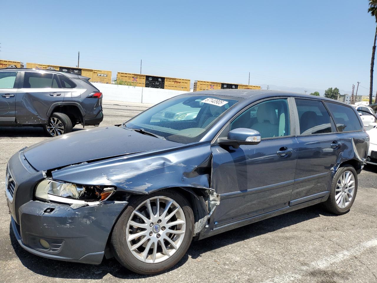 2011 Volvo V50, VIN YV1672MW6B2632826 — Front end