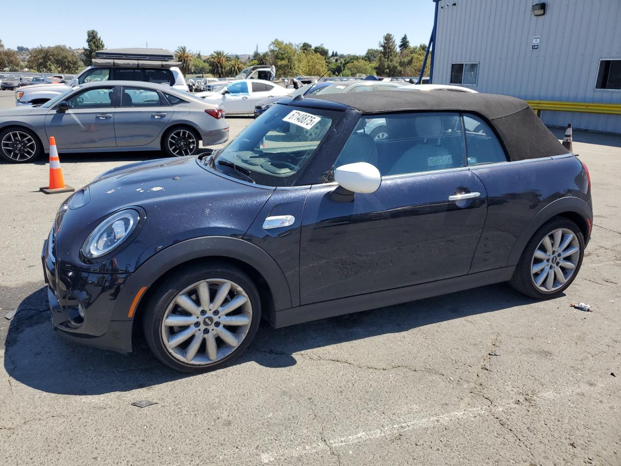 2021 MINI Convertible Cooper S, VIN WMWWJ5C05M3M47084 — Вандализм