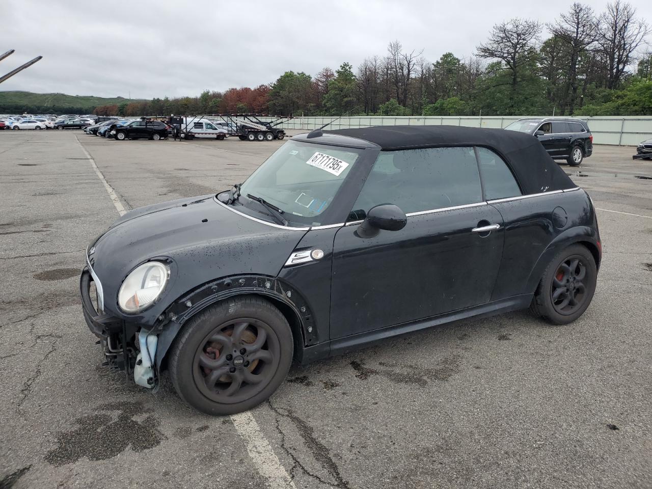 2011 MINI Convertible, VIN WMWZN3C5XBT133252 — Перед