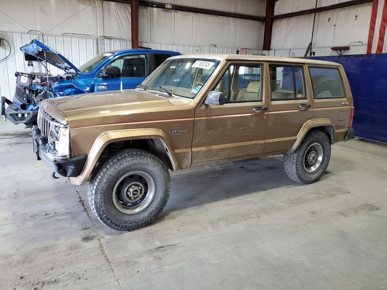 1988 Jeep Cherokee, VIN 1JCML7821JT109315 — Front end
