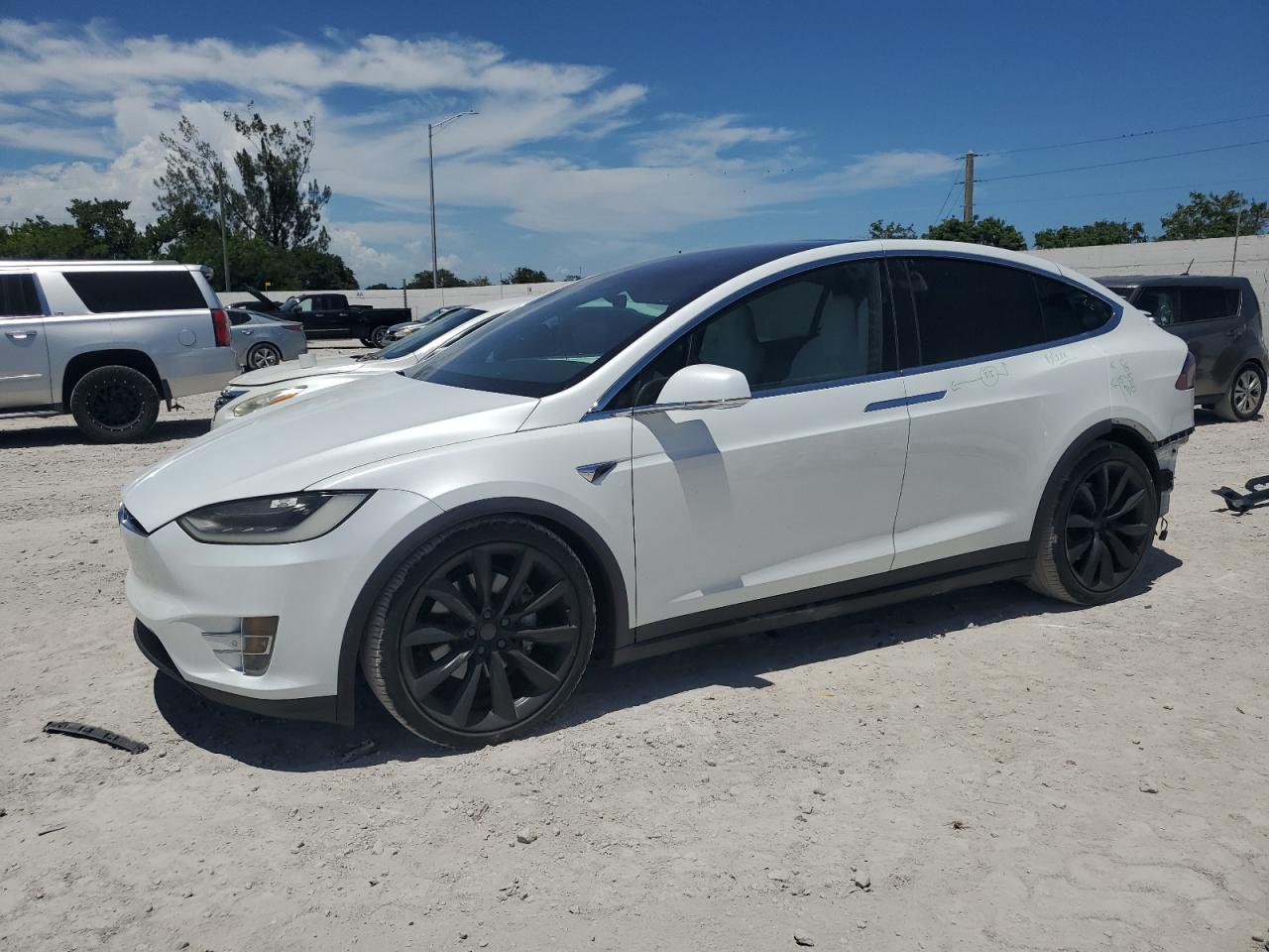 2019 Tesla Model X 75D, VIN 5YJXCBE29KF180661 — Rear end