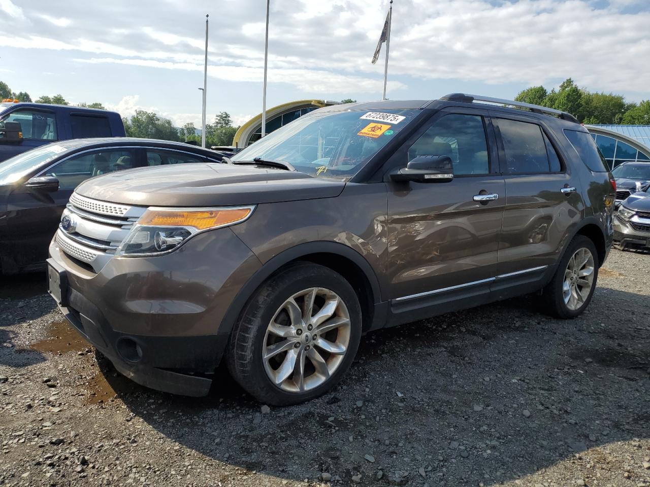 2015 Ford Explorer XLT, VIN 1FM5K8D83FGA91100 — Minor dents and scratches