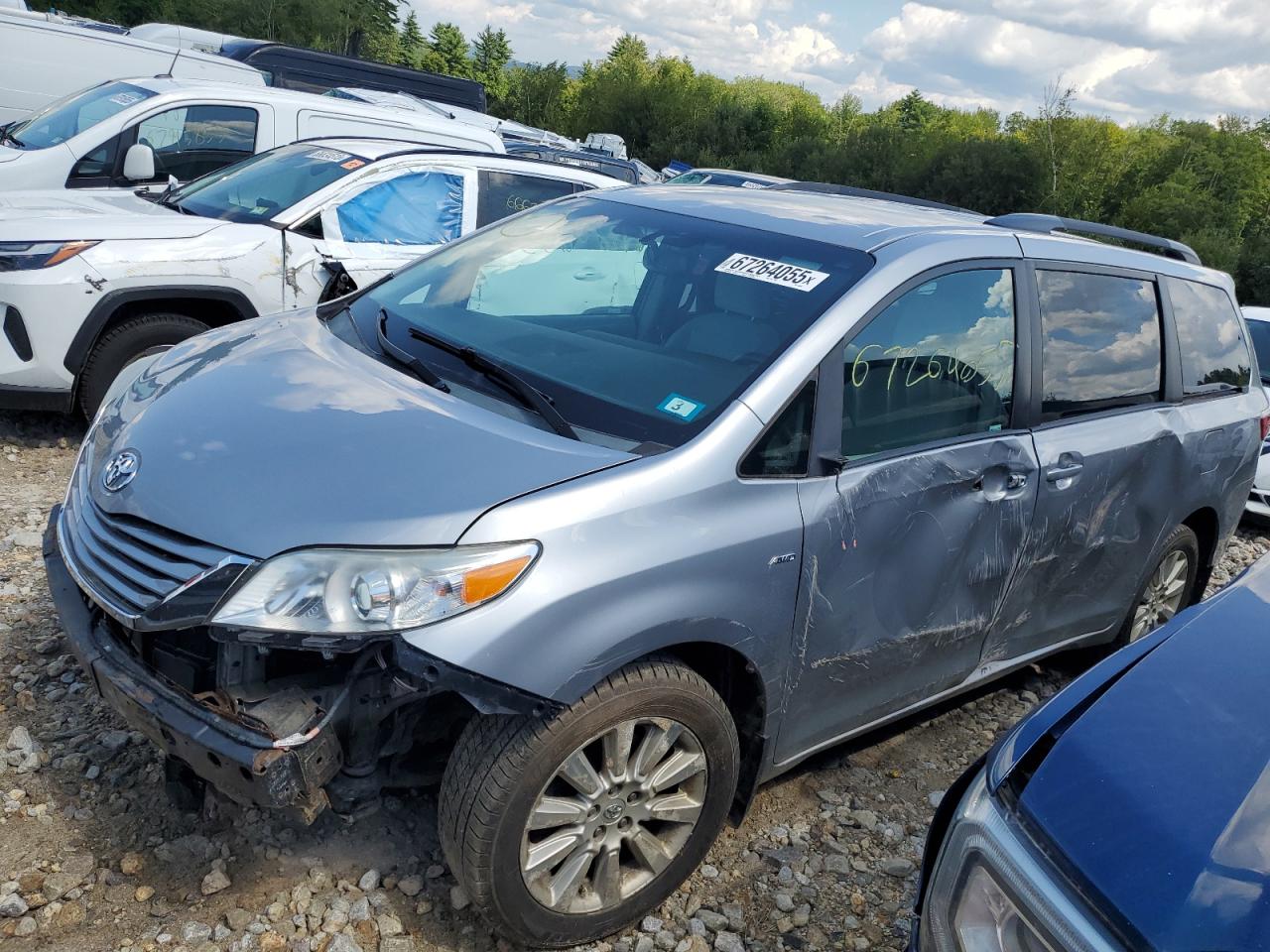 2016 Toyota Sienna LE, VIN 5TDJK3DC8GS134217 — Front end