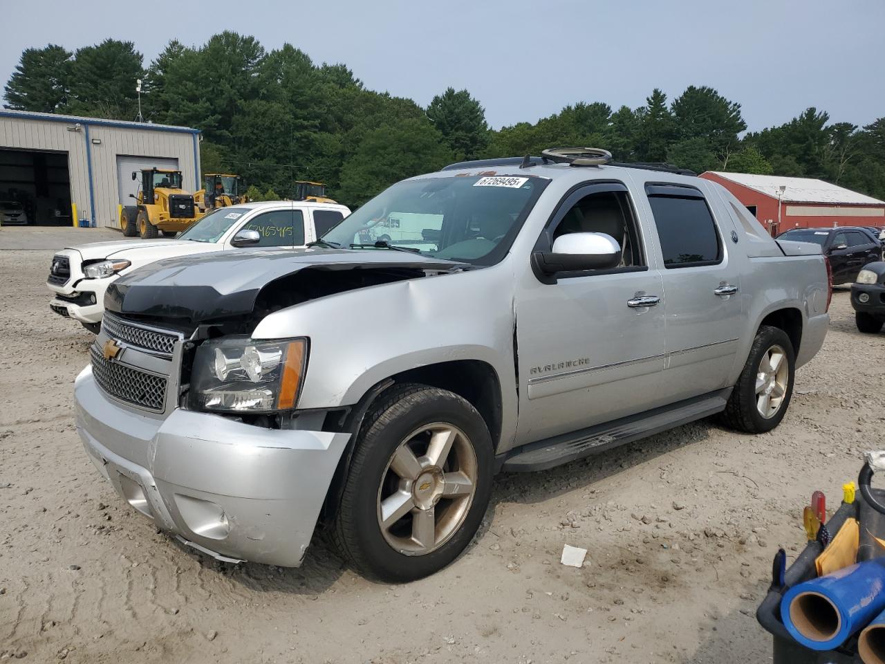 2013 Chevrolet Avalanche LTZ, VIN 3GNTKGE75DG168490 — Front end