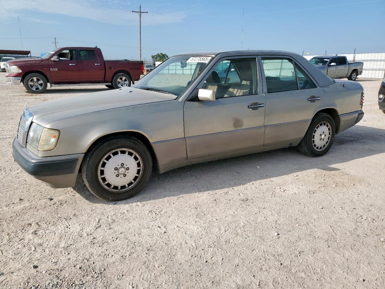 1992 Mercedes-Benz 260, VIN WDBEA26D2NB616186 — Front end
