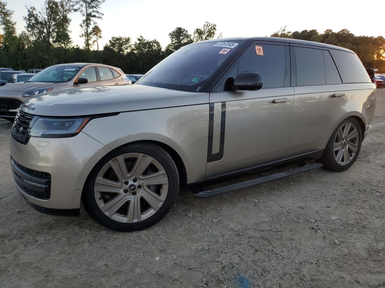 2023 Land Rover Range Rover SE, VIN SALKP9E71PA063409 — Пожар в салоне