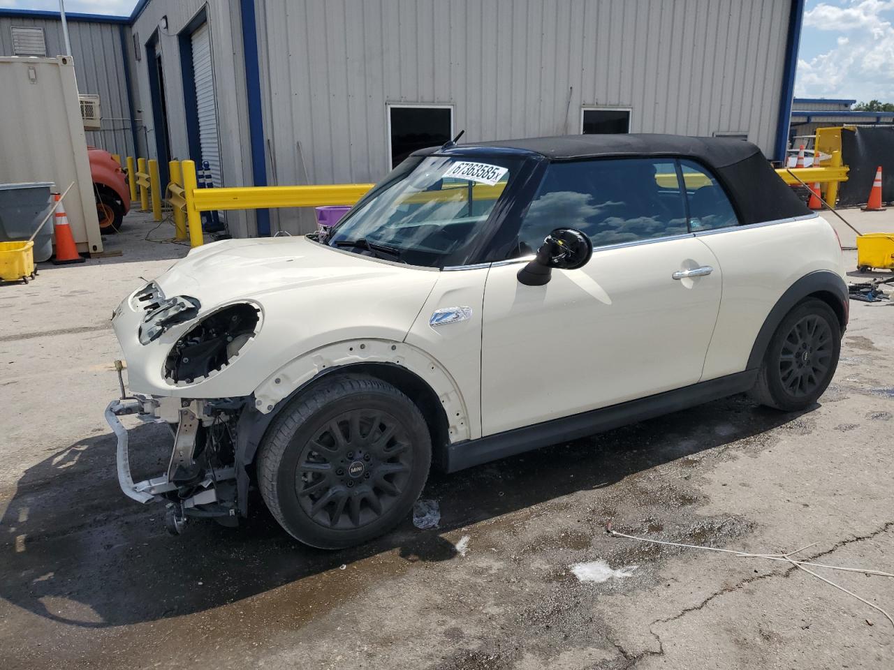 2019 MINI Convertible Cooper S, VIN WMWWG9C52K3J31026 — Перед