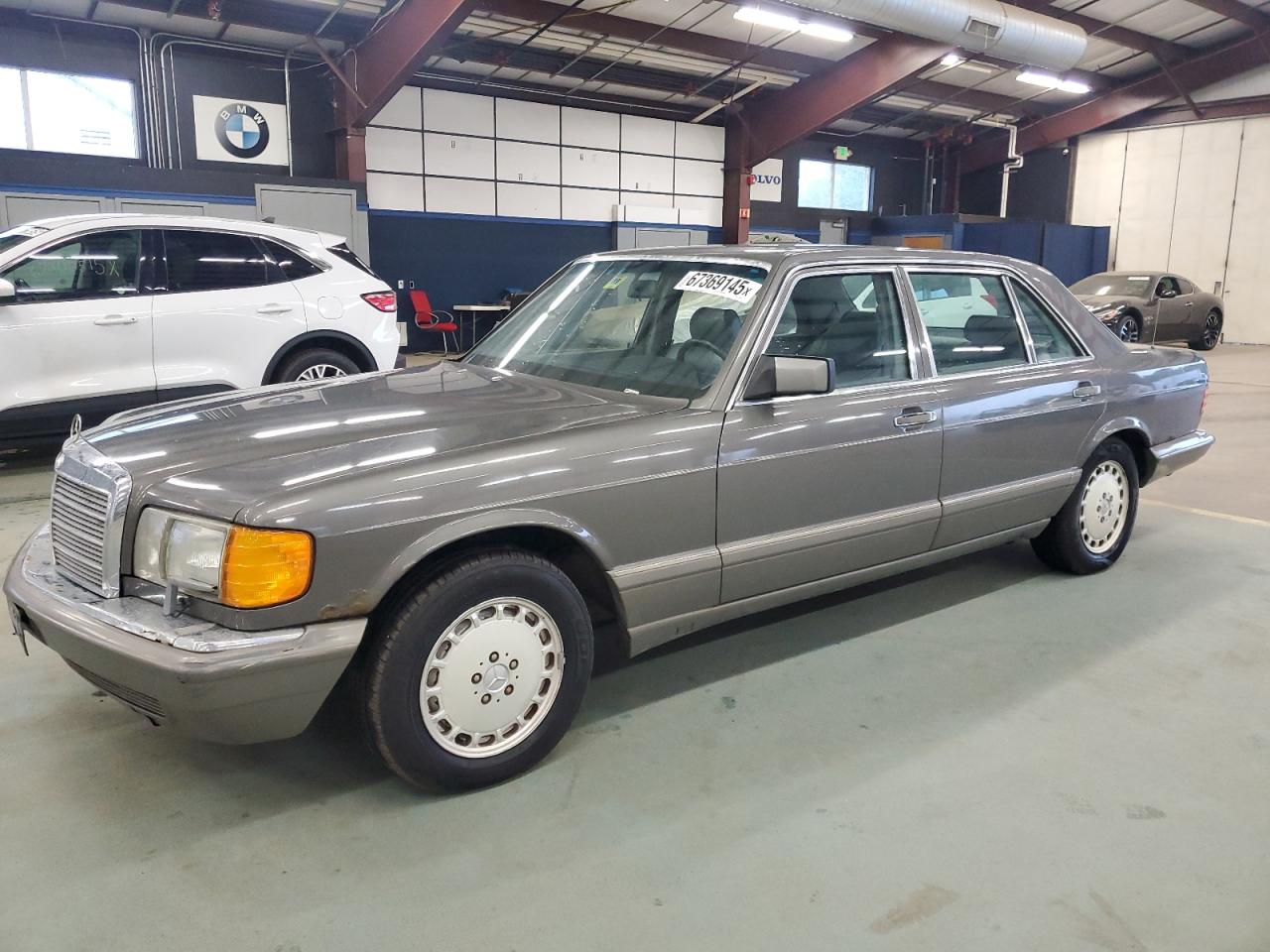 1991 Mercedes-Benz 420 SEL, VIN WDBCA35E9MA586843 — Minor dents and scratches