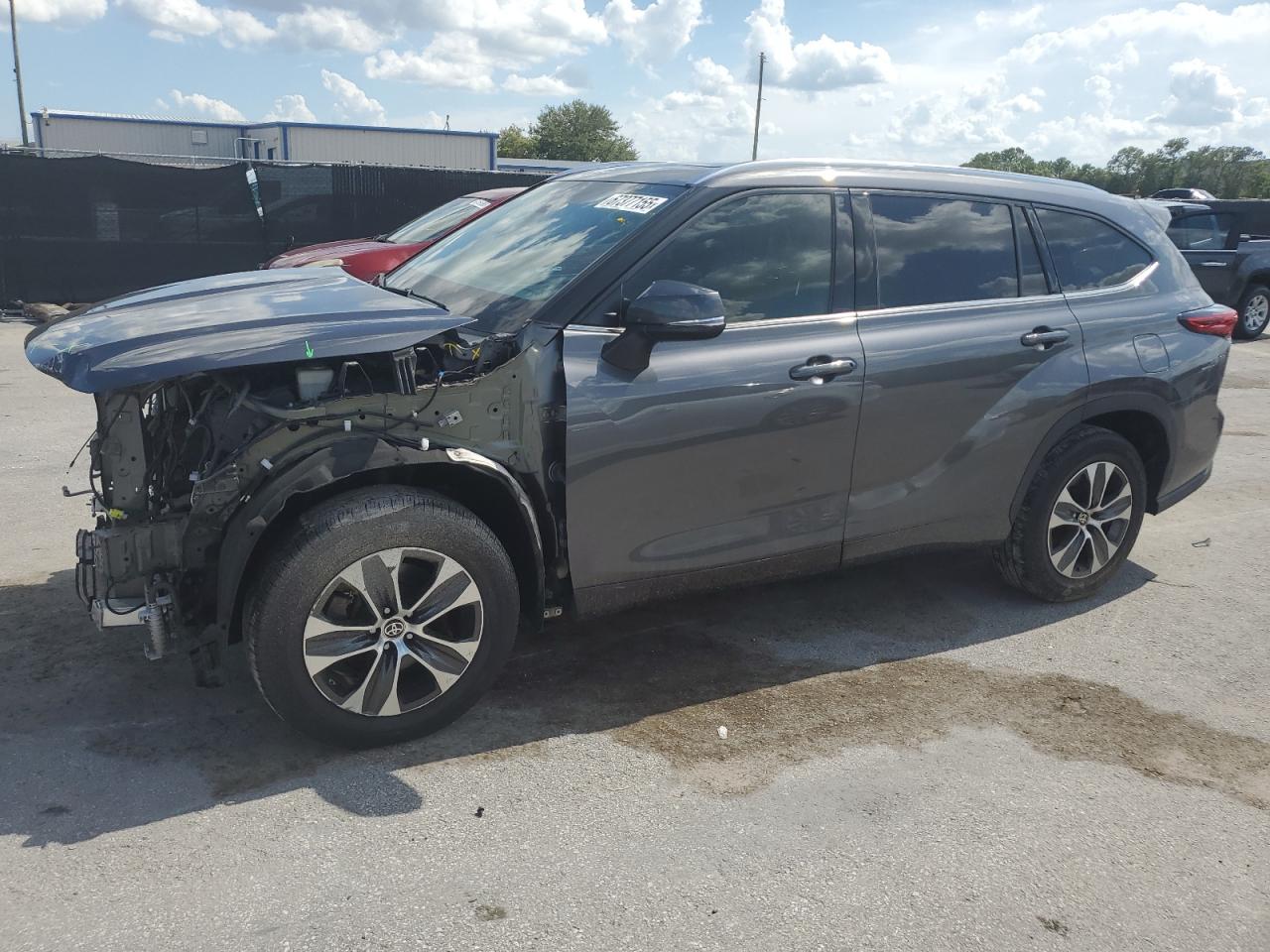 2021 Toyota Highlander XLE, VIN 5TDGZRAH3MS087456 — Frame damage