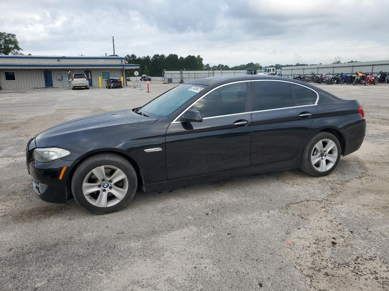 2011 BMW 5 Series 528i, VIN WBAFR1C57BC741239 — Мелкие вмятины и царапины