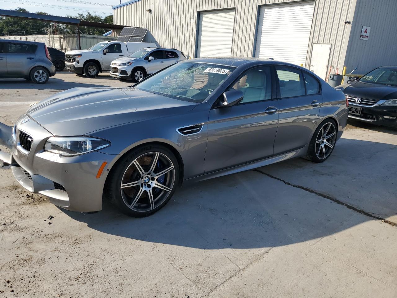 2015 BMW M5, VIN WBSFV9C58FD594614 — Перед