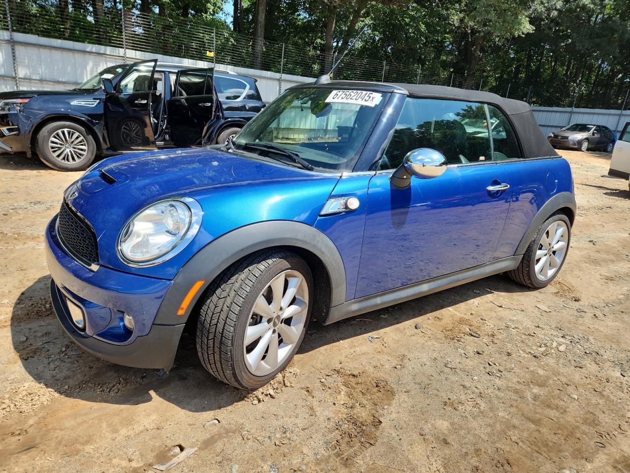 2015 MINI Convertible S, VIN WMWZP3C52F2A91152 — Зад