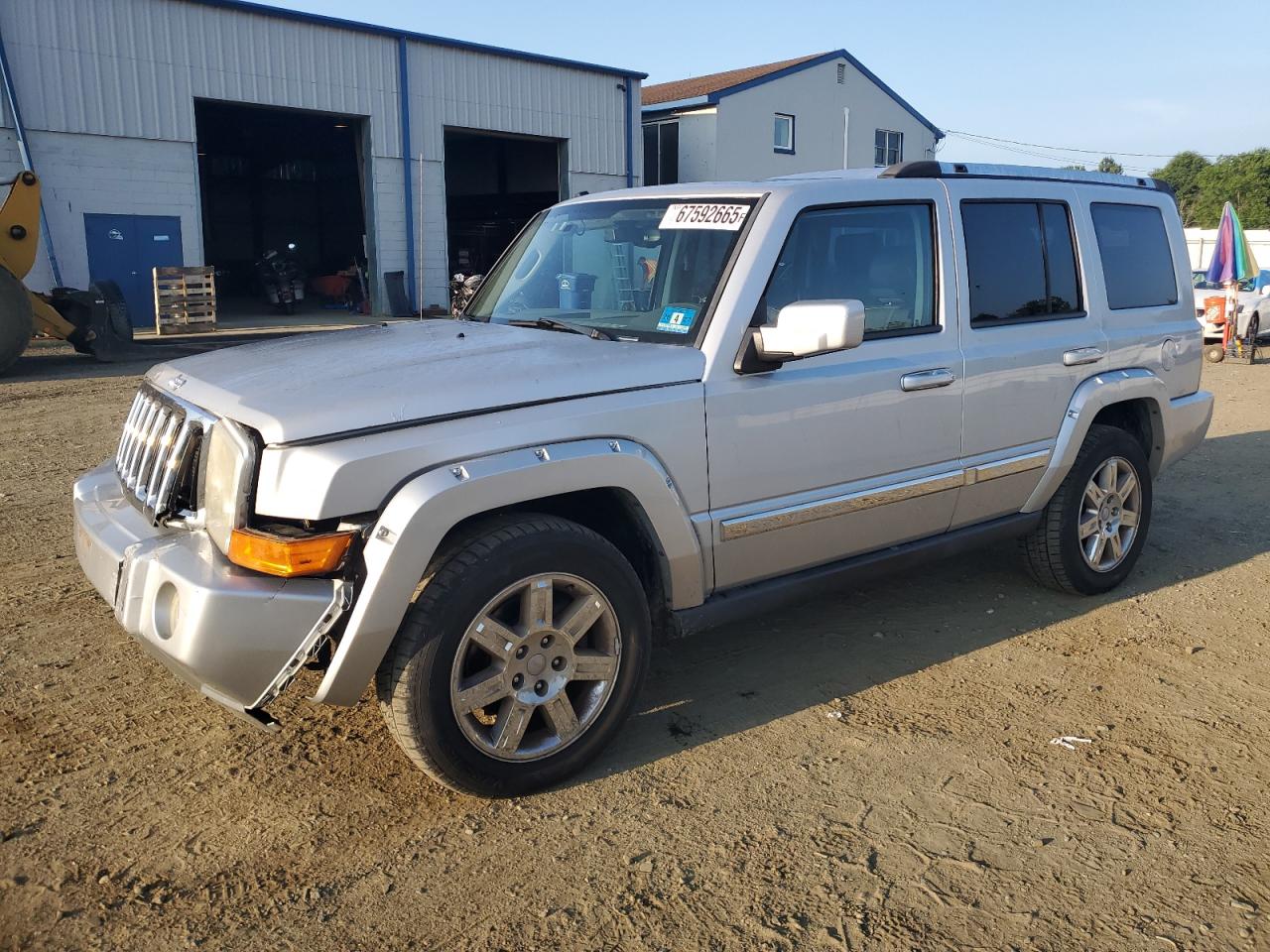 2010 Jeep Commander Limited, VIN 1J4RG5GT9AC144141 — Front end