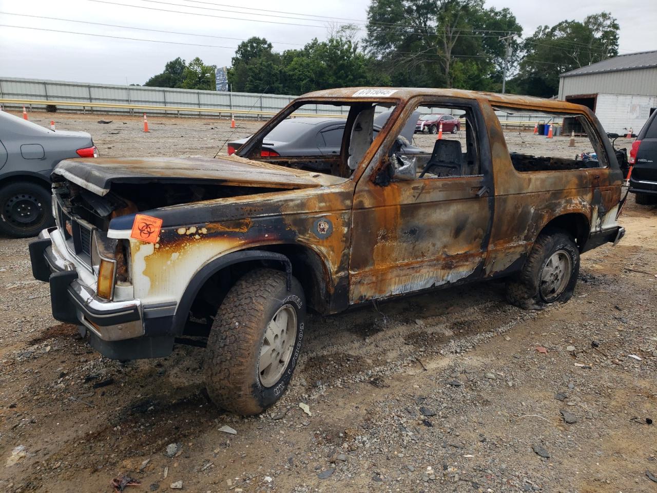 1985 GMC Jimmy, VIN 1G5CT18B3F0505286 — Пожар