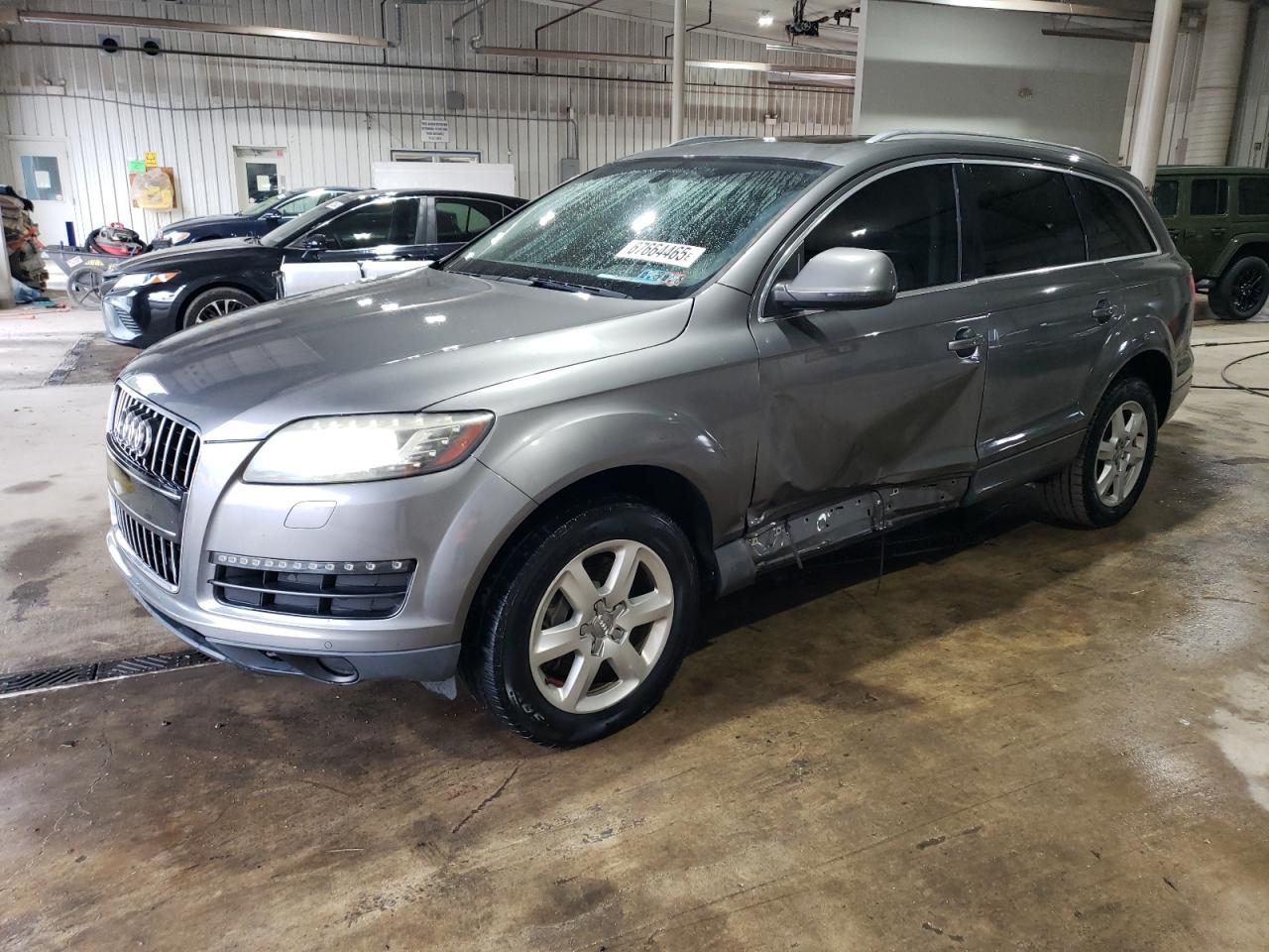 2010 Audi Q7 Premium Plus, VIN WA1LYAFE6AD006839 — Бок