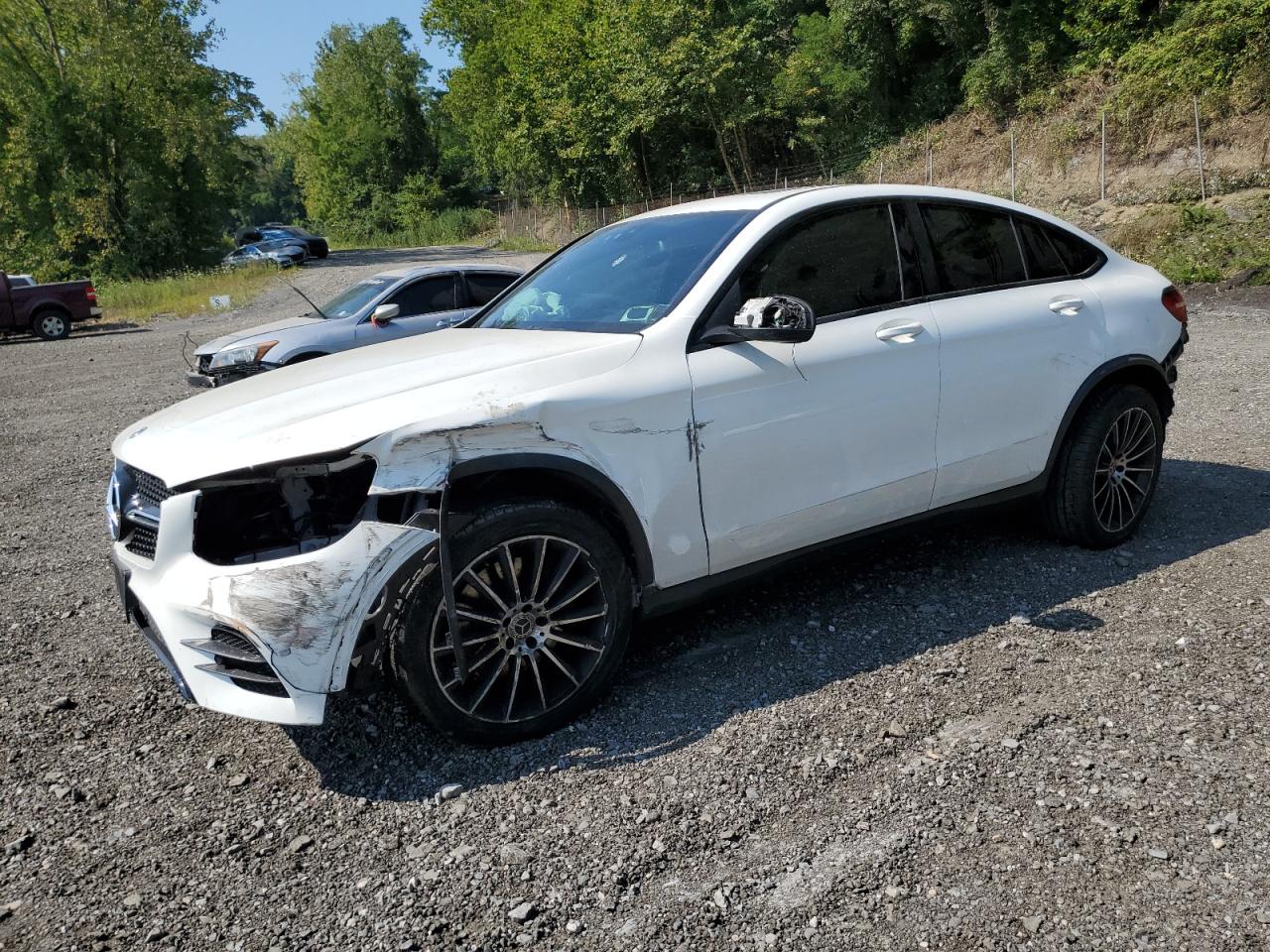 2018 Mercedes-Benz GLC 300, VIN WDC0J4KB5JF423717 — Front end