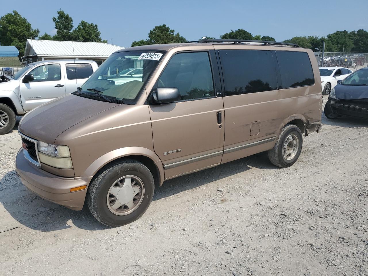 1998 GMC Safari, VIN 1GKDM19W6WB534253 — Rear end