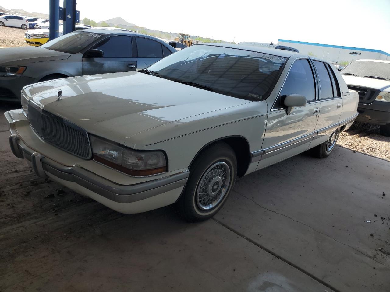 1992 Buick Roadmaster, VIN 1G4BN5371NR430327 — Normal wear