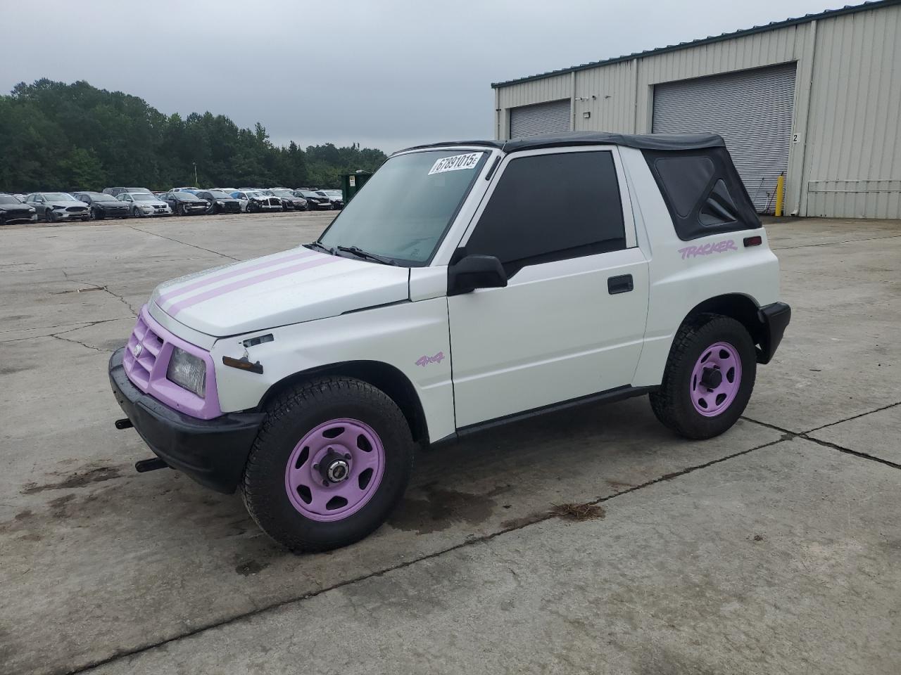 1998 Chevrolet Tracker, VIN 2CNBJ1866W6915810 — Front end