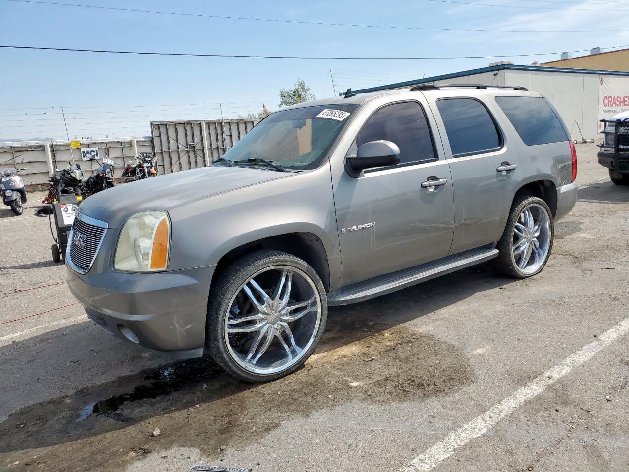 2007 GMC Yukon SLE, VIN 1GKFC13077R231104 — Side