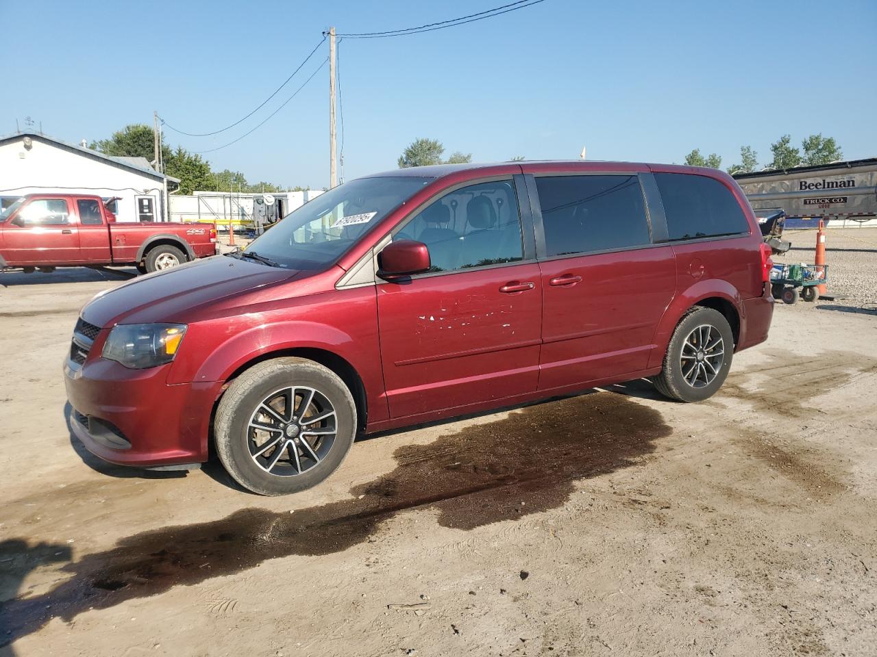 2017 Dodge Grand Caravan SE, VIN 2C4RDGBG2HR582165 — Frame damage