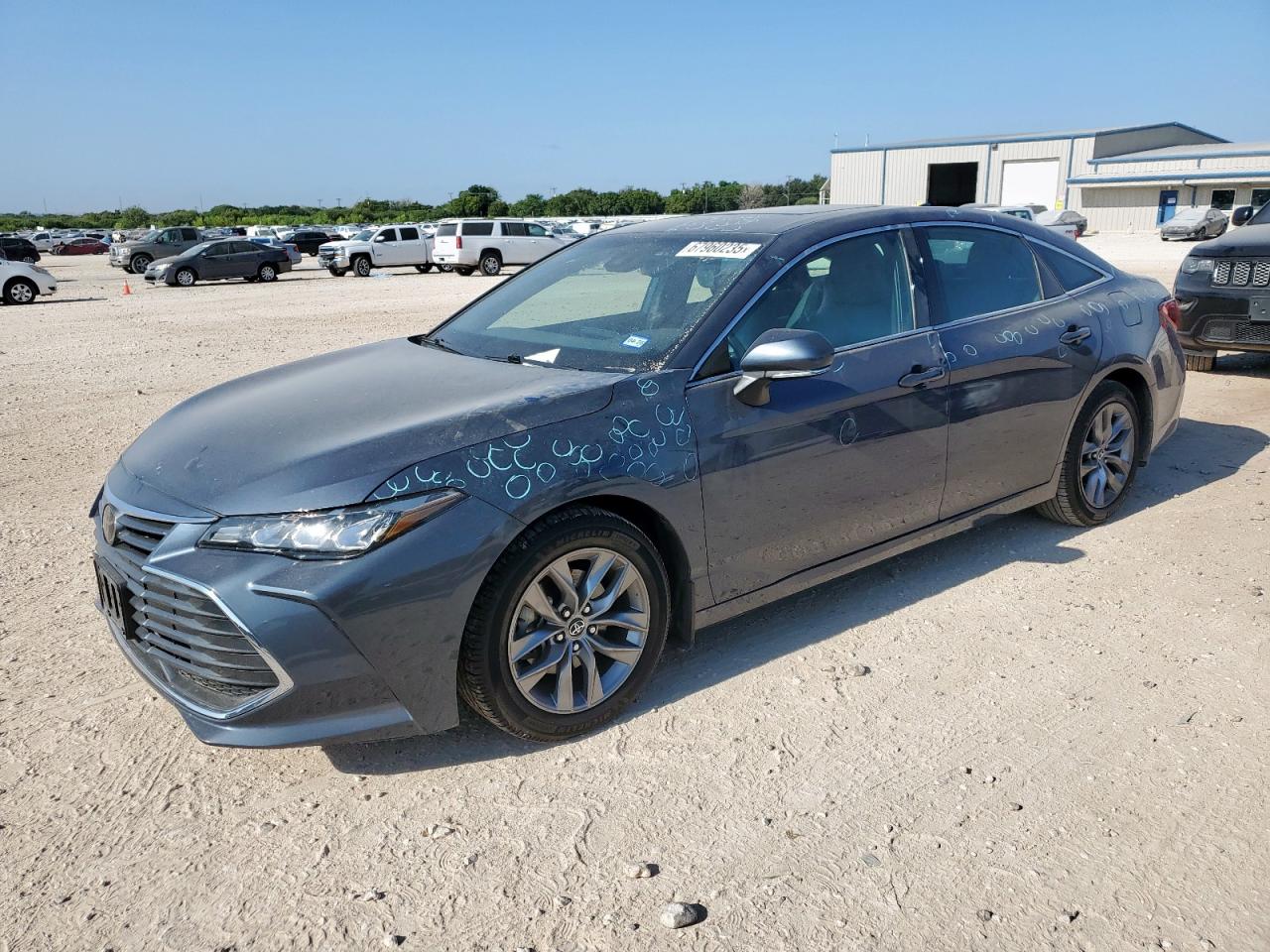2020 Toyota Avalon XLE, VIN 4T1JZ1FB0LU043481 — Front end