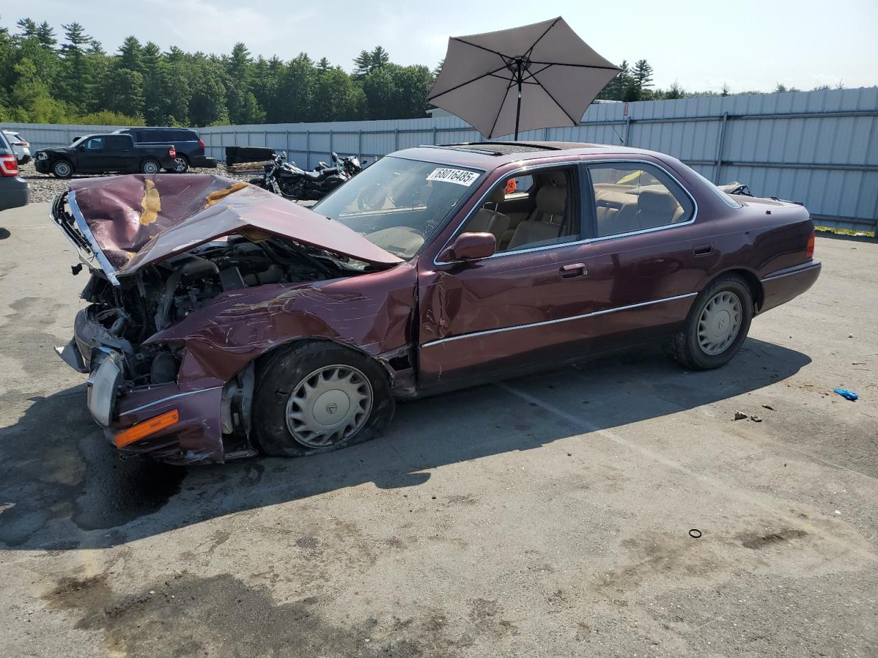 1992 Lexus LS 400, VIN JT8UF11E5N0109057 — Front end