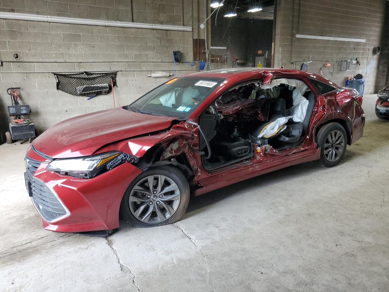 2020 Toyota Avalon XLE, VIN 4T1AZ1FBXLU039745 — Side