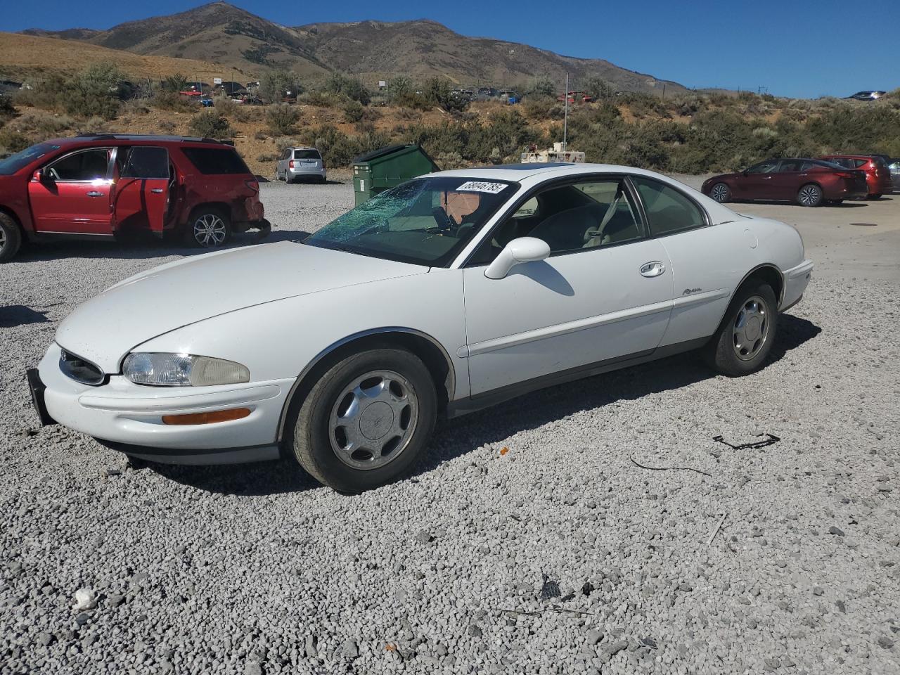 1997 Buick Riviera, VIN 1G4GD2215V4704078 — Front end