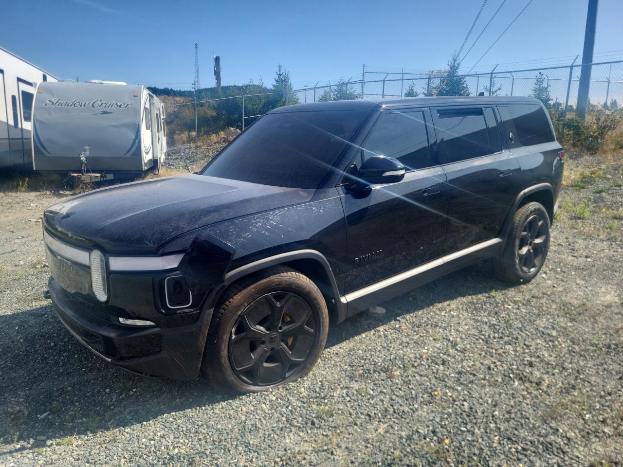 2023 Rivian R1S Adventure, VIN 7PDSGABA8PN029722 — Front end