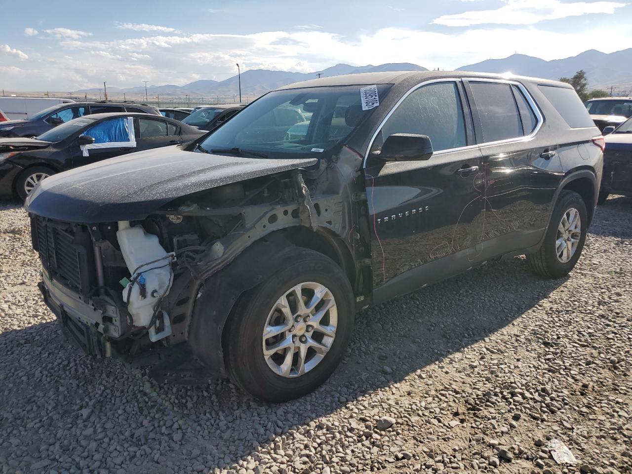2019 Chevrolet Traverse LS, VIN 1GNEVFKW6KJ220548 — Front end