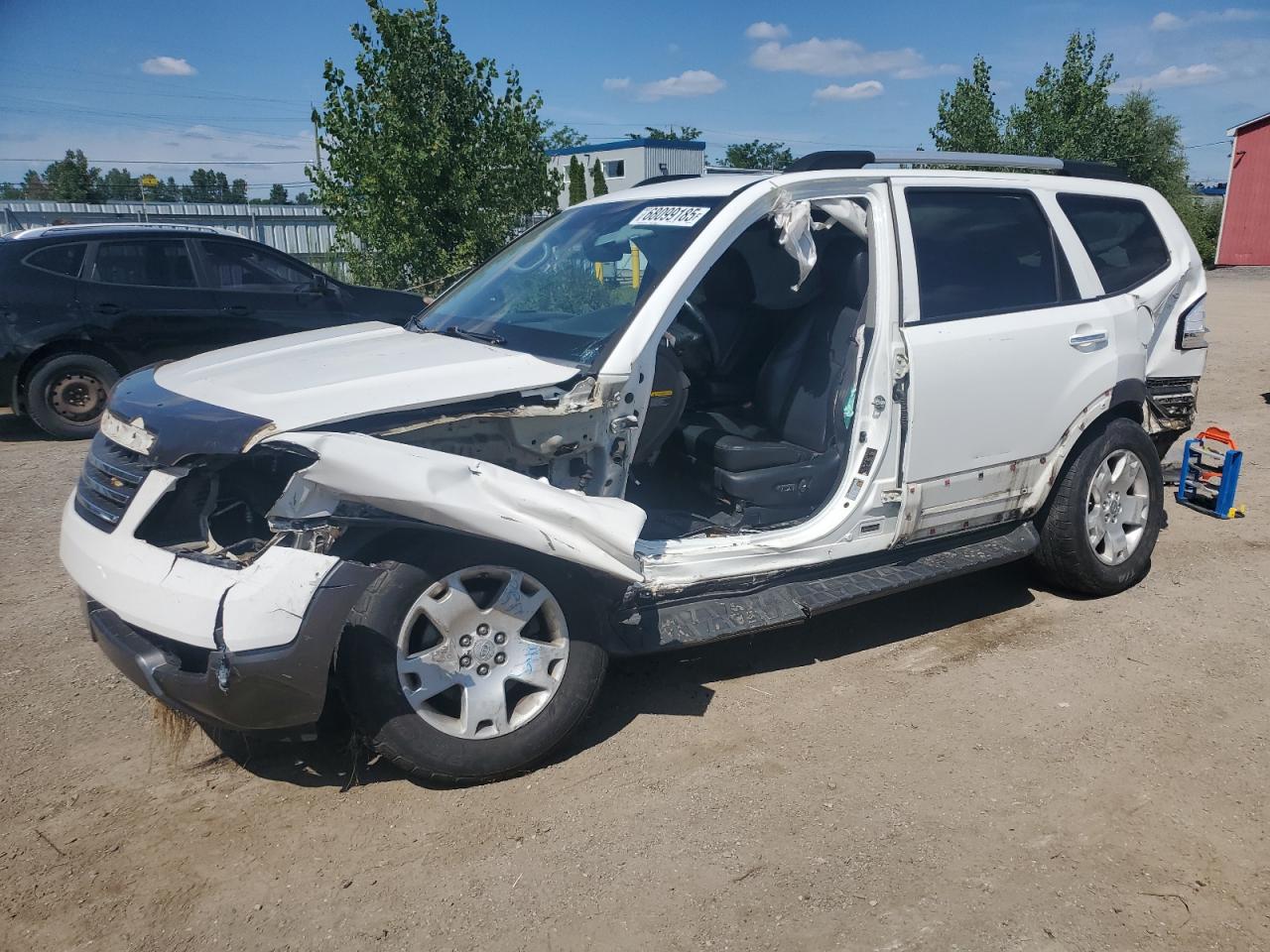 2010 Kia Borrego, VIN KNDKNEC16A5049137 — Side