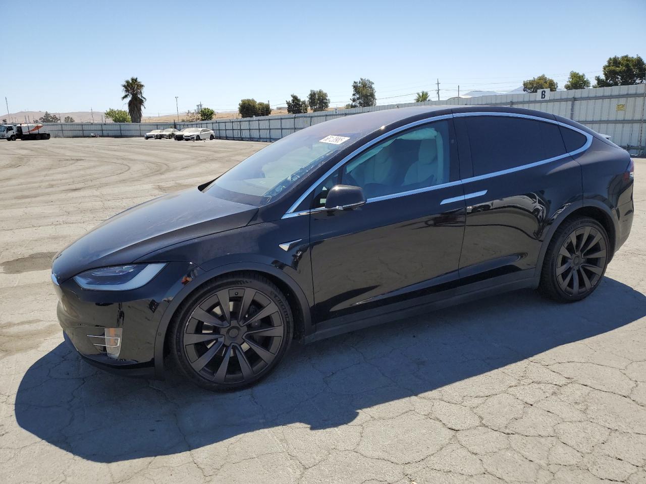 2019 Tesla Model X 75D, VIN 5YJXCBE24KF150807 — Side