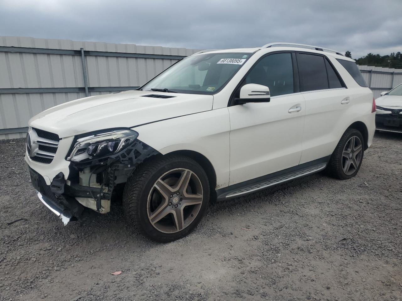 2016 Mercedes-Benz GLE 400, VIN 4JGDA5GB3GA676431 — Front end