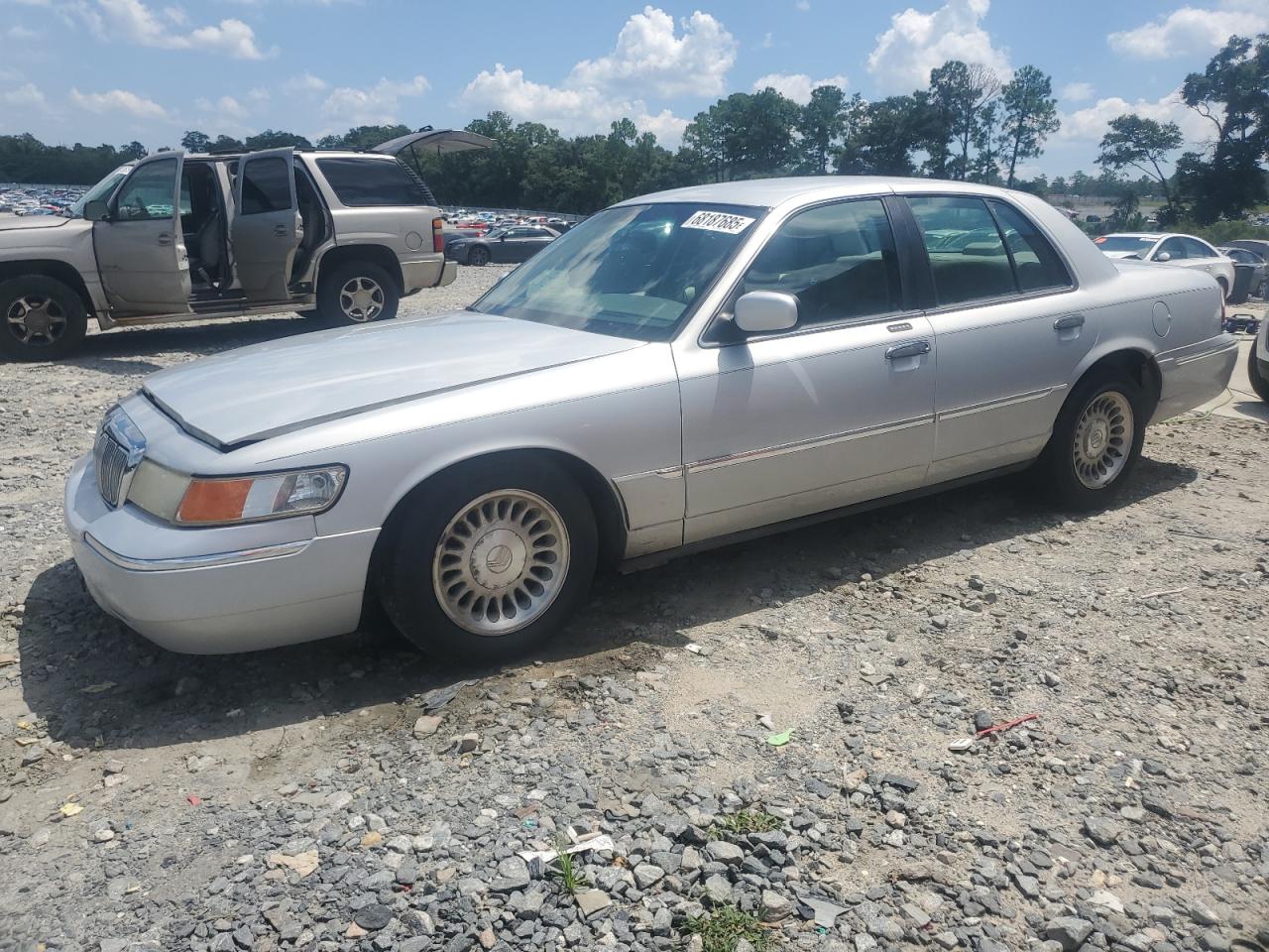 2000 Mercury Grand Marquis LS, VIN 2MEFM75W8YX623866 — Undercarriage