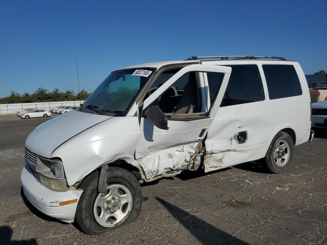 2004 GMC Safari, VIN 1GKDM19X34B504892 — Side