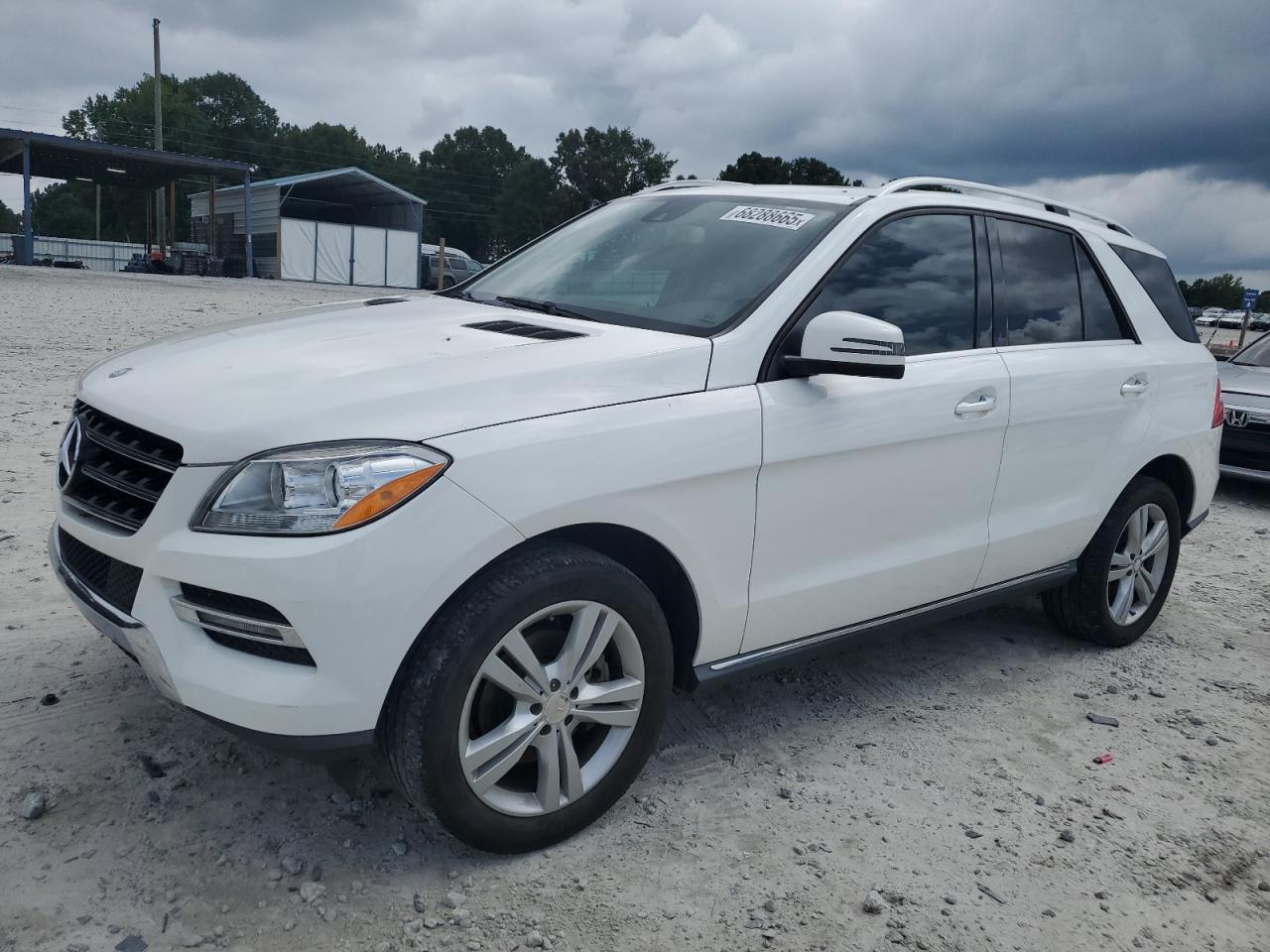 2015 Mercedes-Benz M 350, VIN 4JGDA5JBXFA537601 — Minor dents and scratches