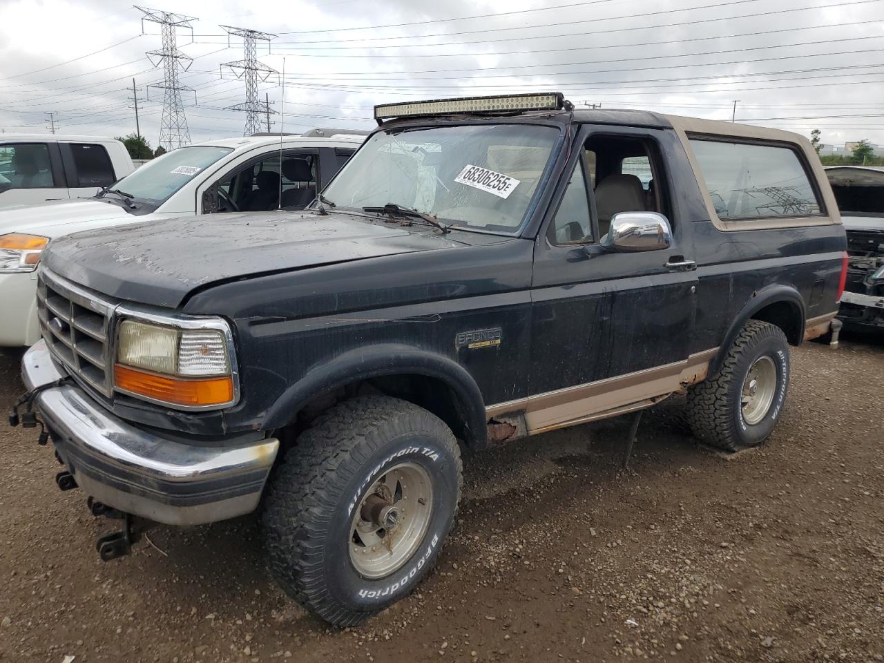 1994 Ford Bronco Eddie Bauer, VIN 1FMEU15N1RLB32647 — Front end