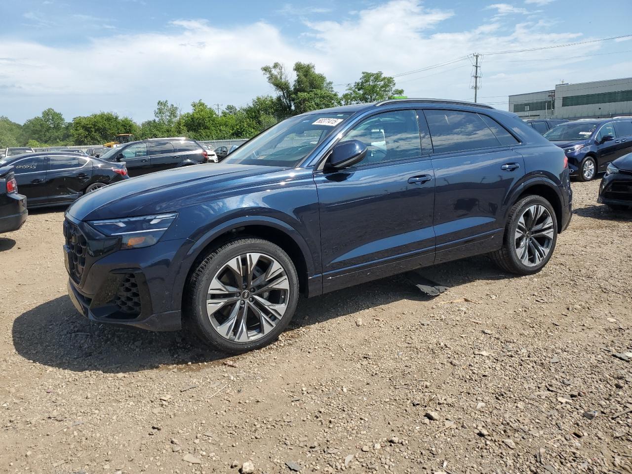2024 Audi Q8 Premium Plus, VIN WA1EVBF11RD013911 — Бок