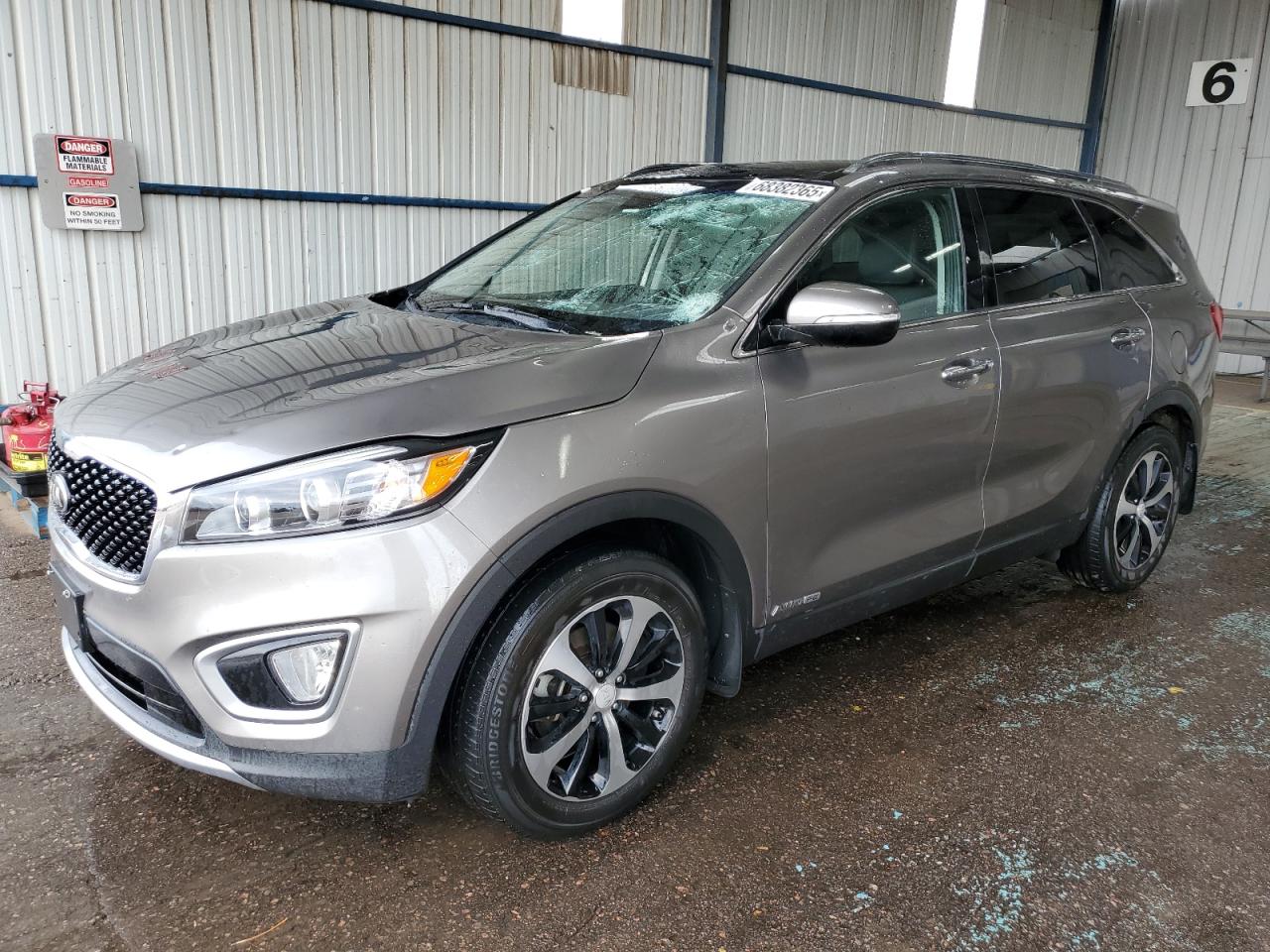 2016 Kia Sorento EX, VIN 5XYPHDA50GG124170 — Auction photo
