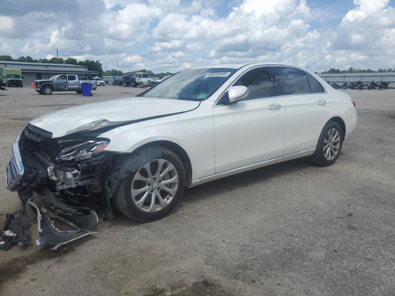 2017 Mercedes-Benz E 300 Luxury, VIN WDDZF4KB1HA154000 — Front end