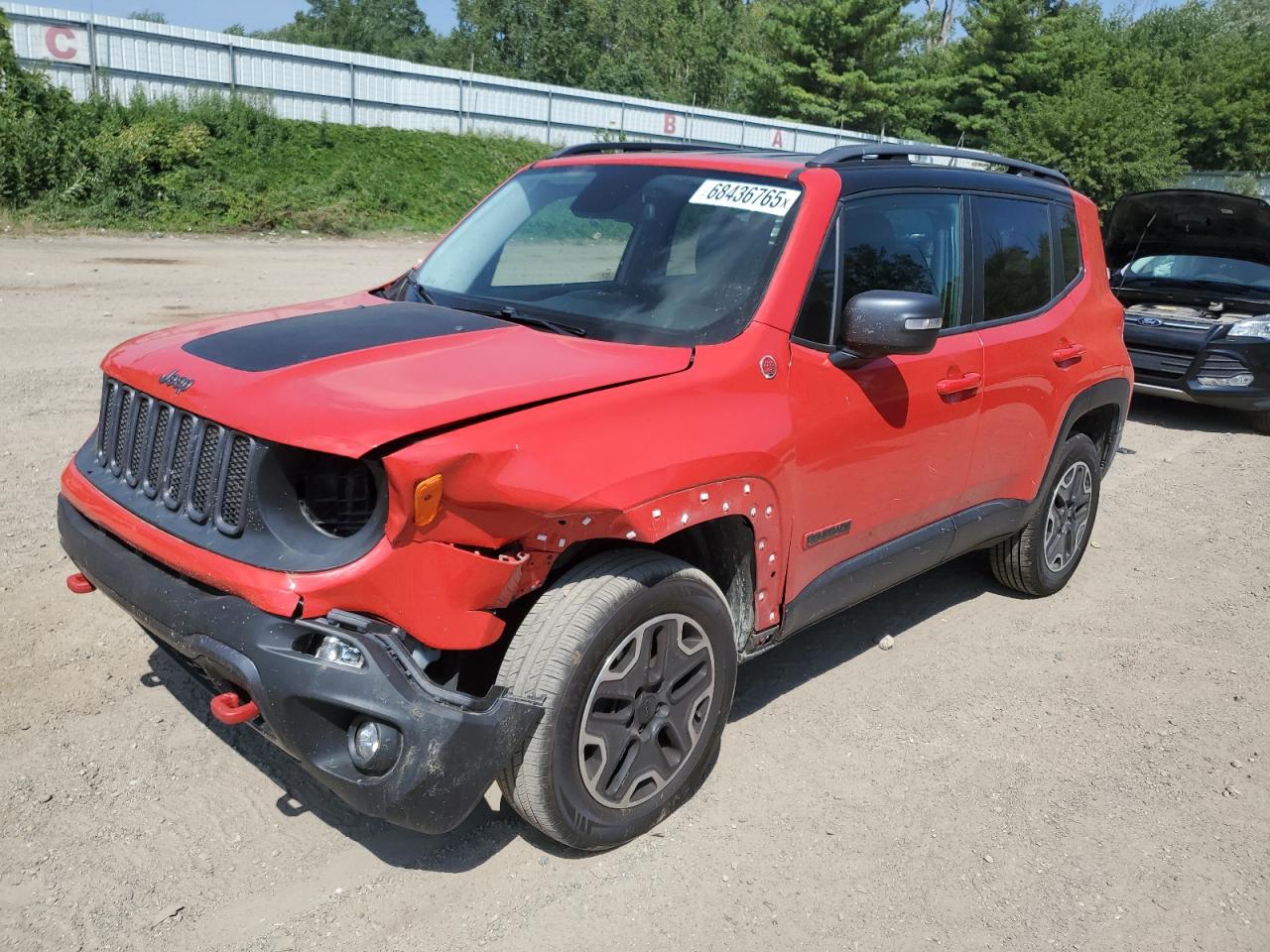 2015 Jeep Renegade Trailhawk, VIN ZACCJBCT0FPB69801 — Перед